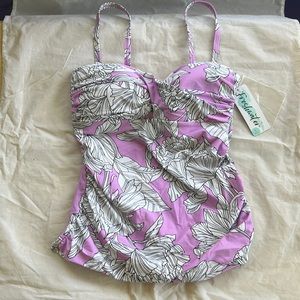 Freshwater bathing suit top, NWT, Size S